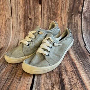 Preowned Women’s Silver Glitter Sneakers Size 6 Item #PHK7201